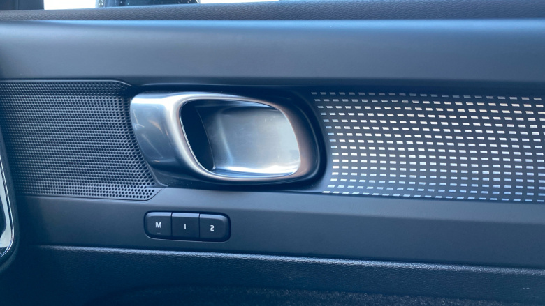 Volvo XC40 2.0 B4P Plus Dark 5dr Auto Petrol Estate